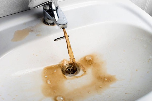 Mối nguy hại từ việc sử dụng nước sinh hoạt nhiễm sắt - Ảnh 1