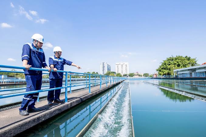 Nước nhà máy là gì? Có thực sự an toàn để sử dụng lâu dài? - Ảnh 1
